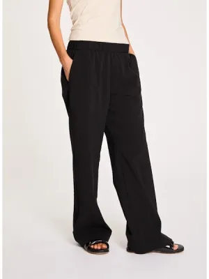 Lis Lareida Athleisure Straight Leg Pants in Taupe