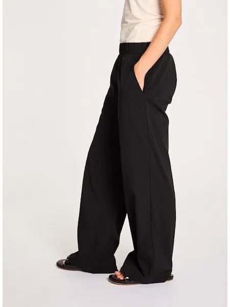 Lis Lareida Athleisure Straight Leg Pants in Taupe