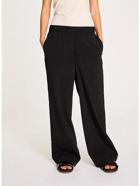 Lis Lareida Athleisure Straight Leg Pants in Taupe